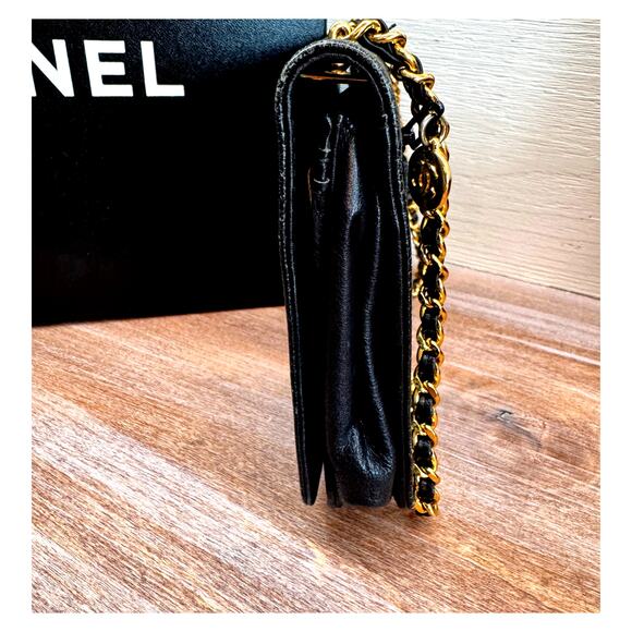 *RARE* Vintage Chanel WOC | Black | Caviar Leather | VGUC - Picture 3 of 8